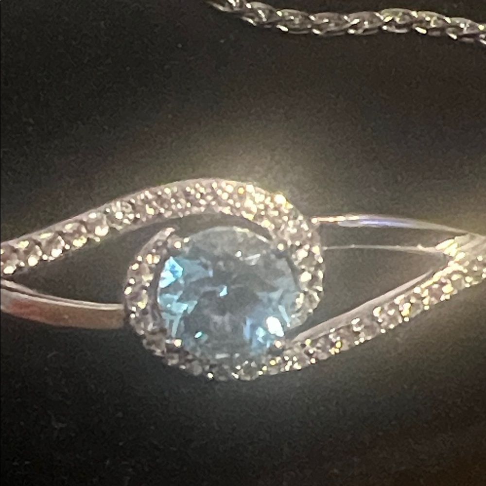 Kay Jewelers Bracelet with diamonds around & a beautiful sapphire center - Picture 11 of 16